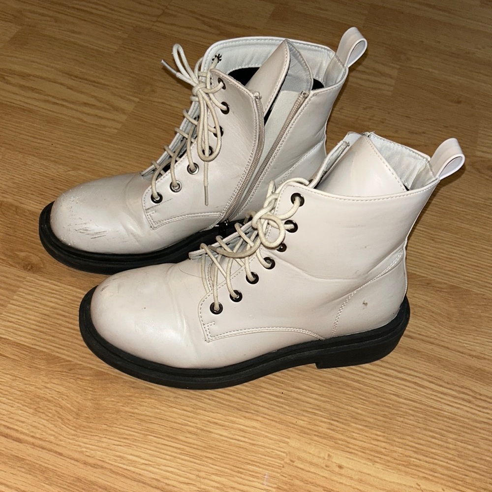 Women’s shoes